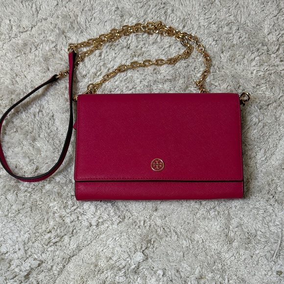 NWOT Tory Burch Fuchsia Robinson Chain Wallet